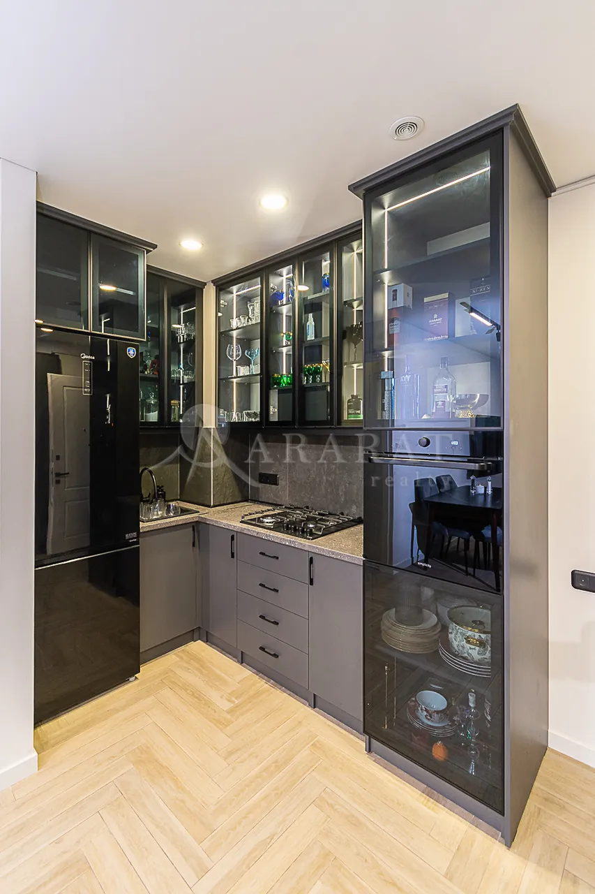 2 bedroom apartment for sale خیابان قازار پارپِتسی, مرکز شهر ایروان, 161874