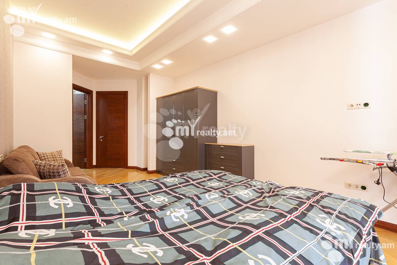 3 bedroom apartment for rent Yekmalyan St, Center Yerevan, 154623