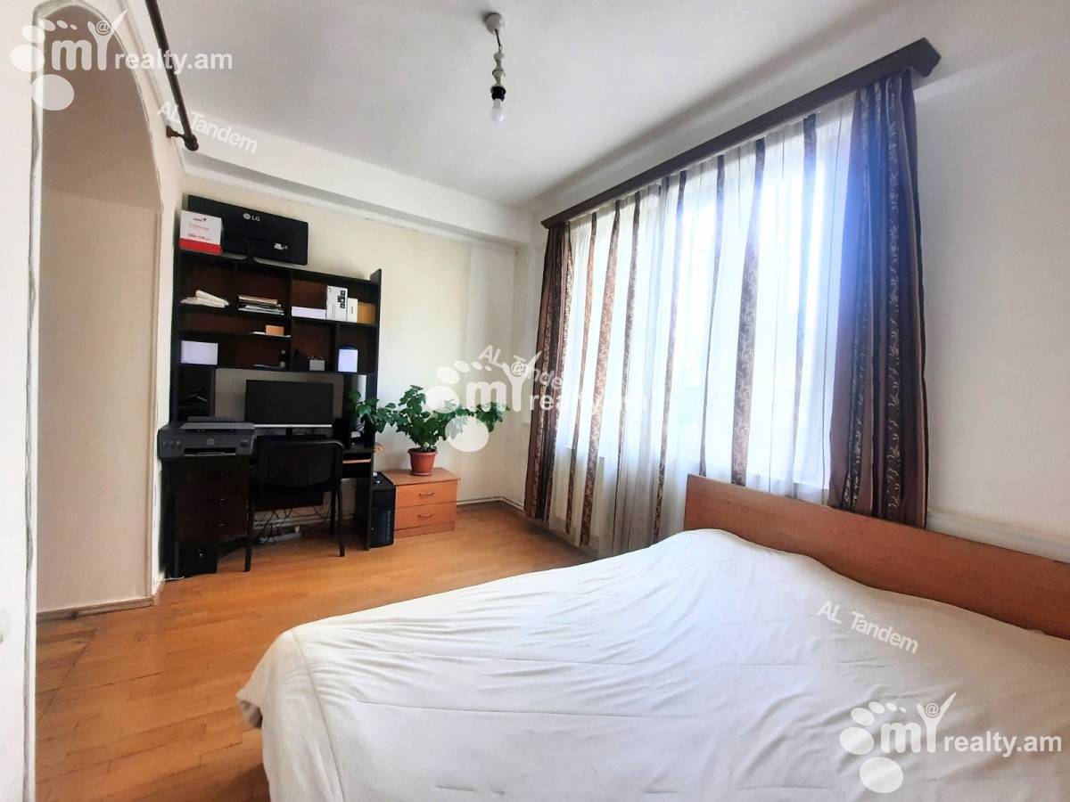 3 սենյականոց բնակարան  Սարյան փող, Կենտրոն Երևան, 142635