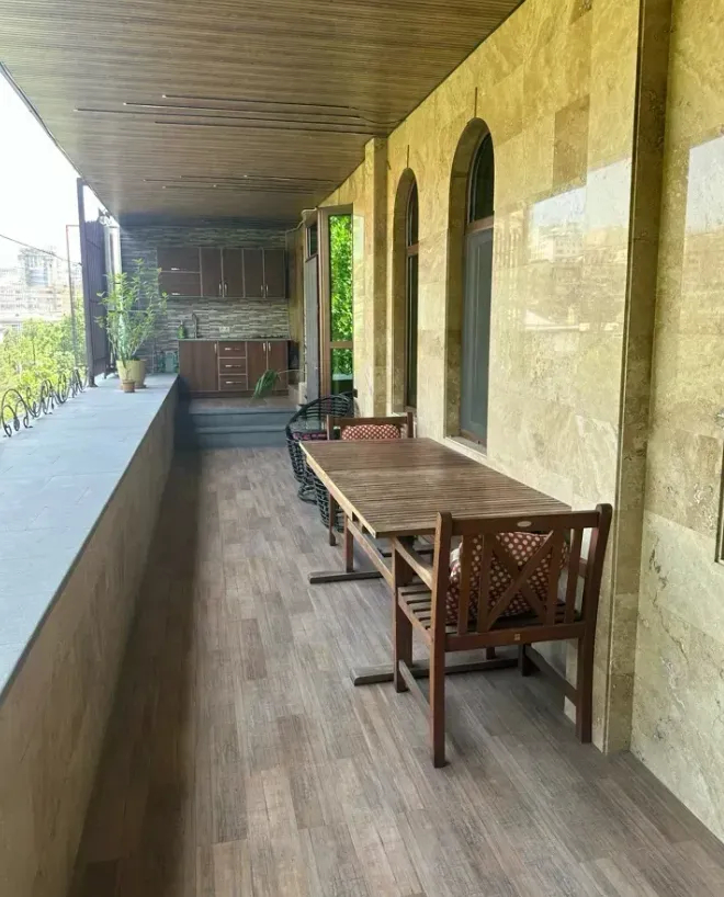 4 սենյականոց բնակարան  Մաշտոցի պող, Կենտրոն Երևան, 161807