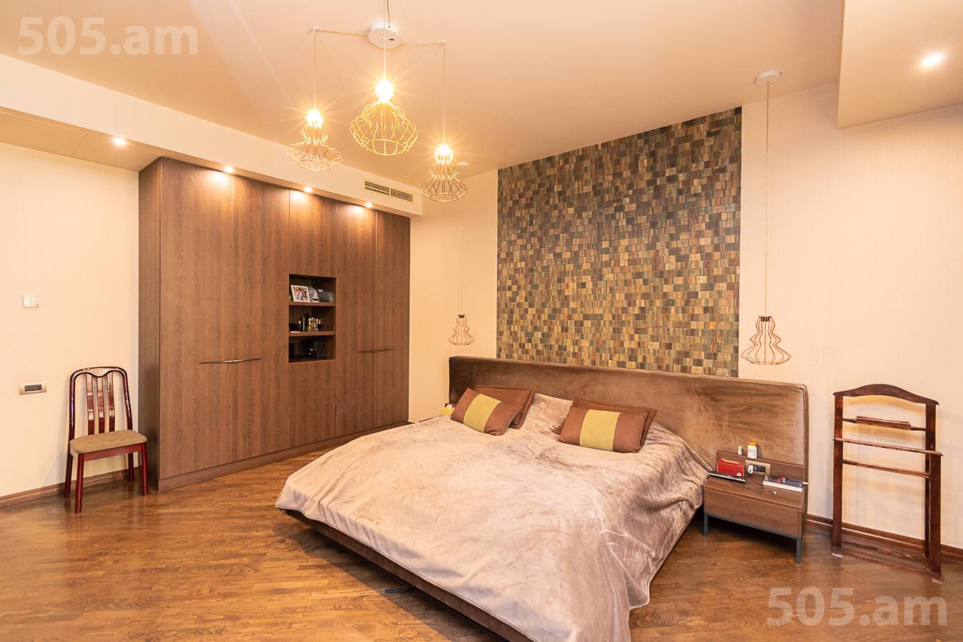 6 սենյականոց բնակարան  Ա.Մանուկյան փող, Կենտրոն Երևան, 153026