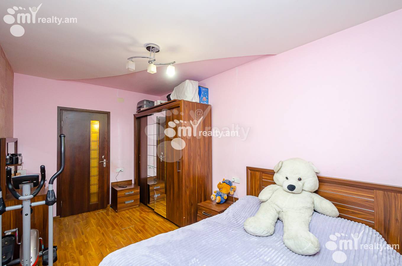 Купить 3 комнатную квартиру Тпагричнер ул, Центр Ереван, 150499