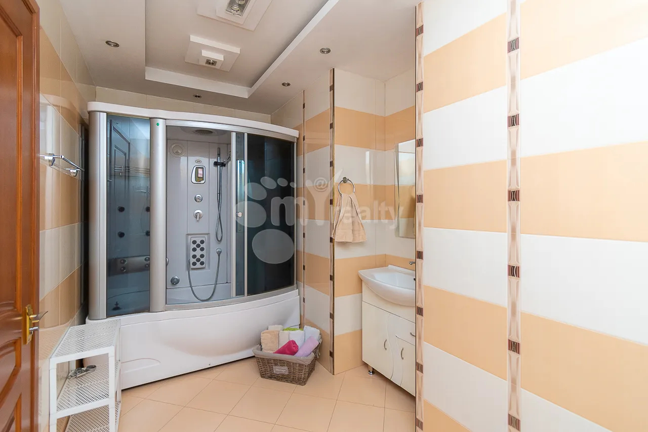5 bedroom apartment for rent Nalbandyan St, Center Yerevan, 161916