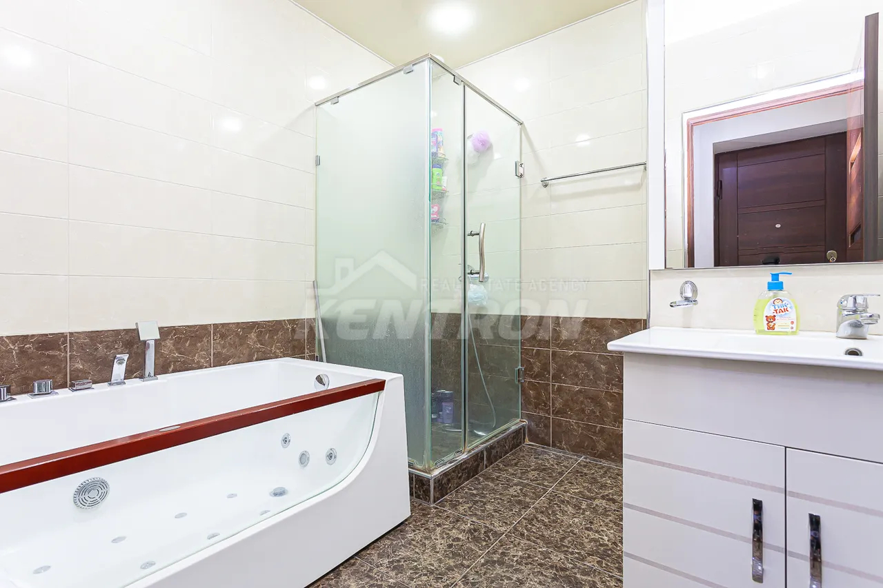 4 bedroom apartment for sale Nalbandyan St, Center Yerevan, 158809