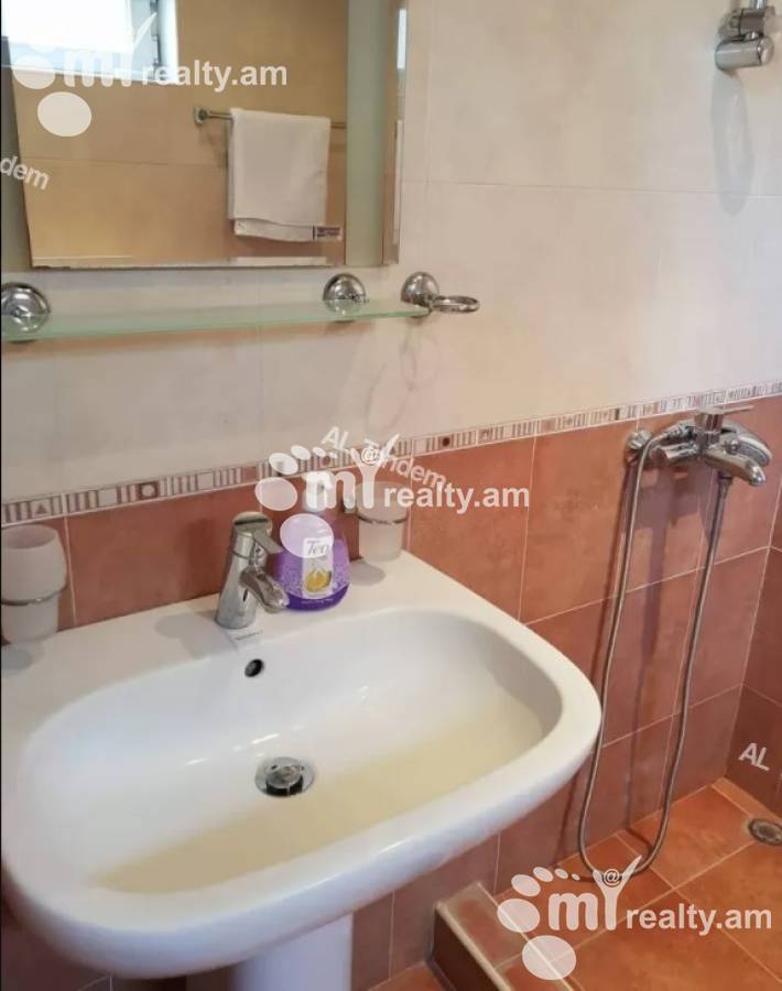 2 սենյականոց բնակարան  Մաշտոցի պող, Կենտրոն Երևան, 142296