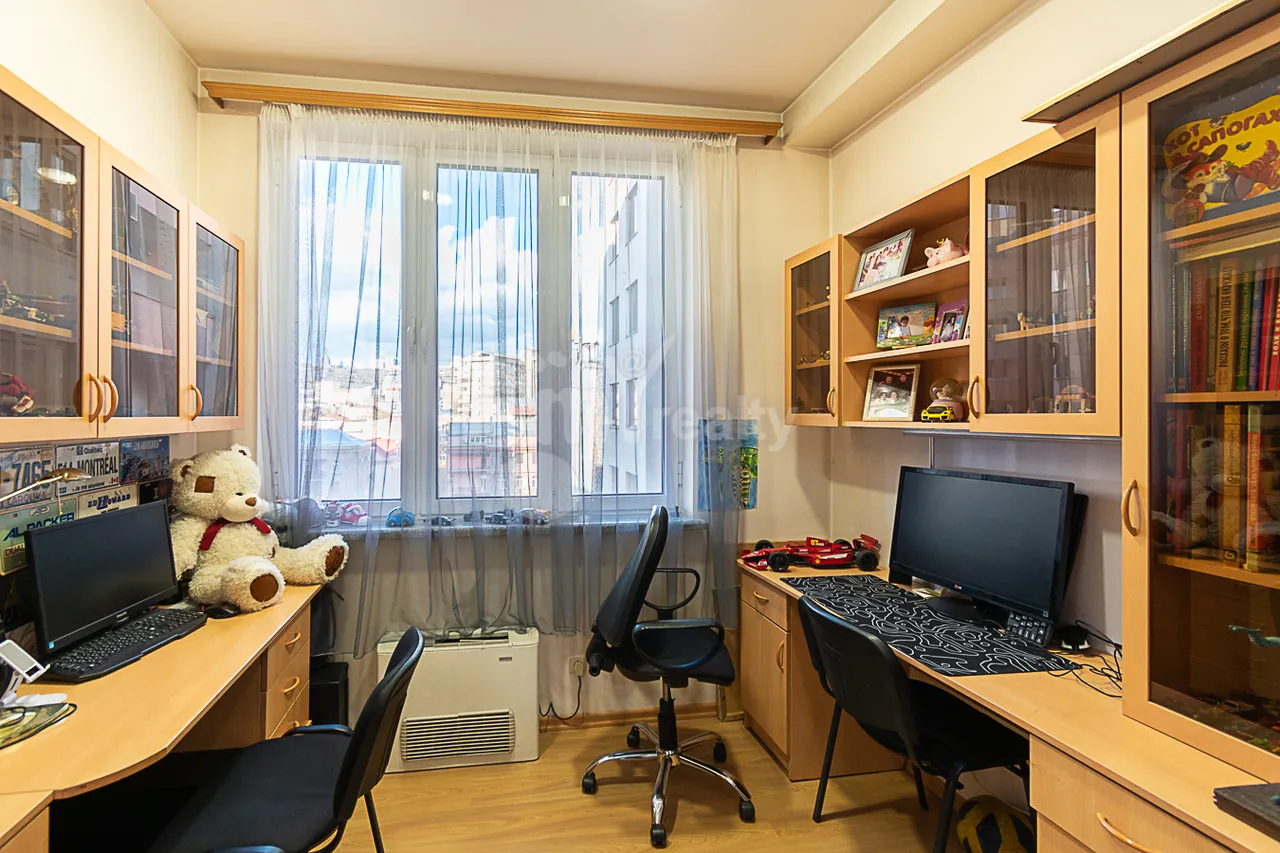 4 bedroom apartment for sale خیابان هین اِرِوانتسی, مرکز شهر ایروان, 159857