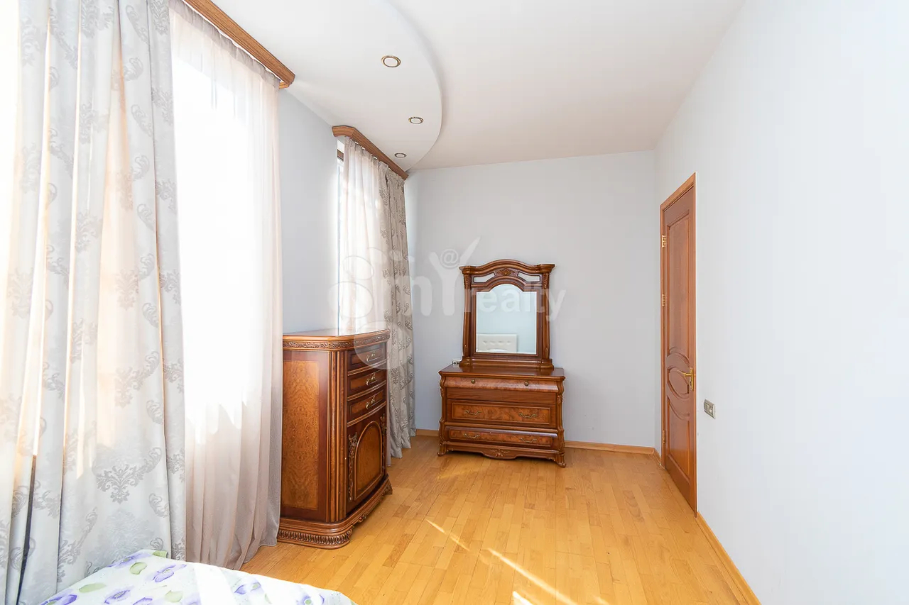 5 bedroom apartment for rent Nalbandyan St, Center Yerevan, 161916