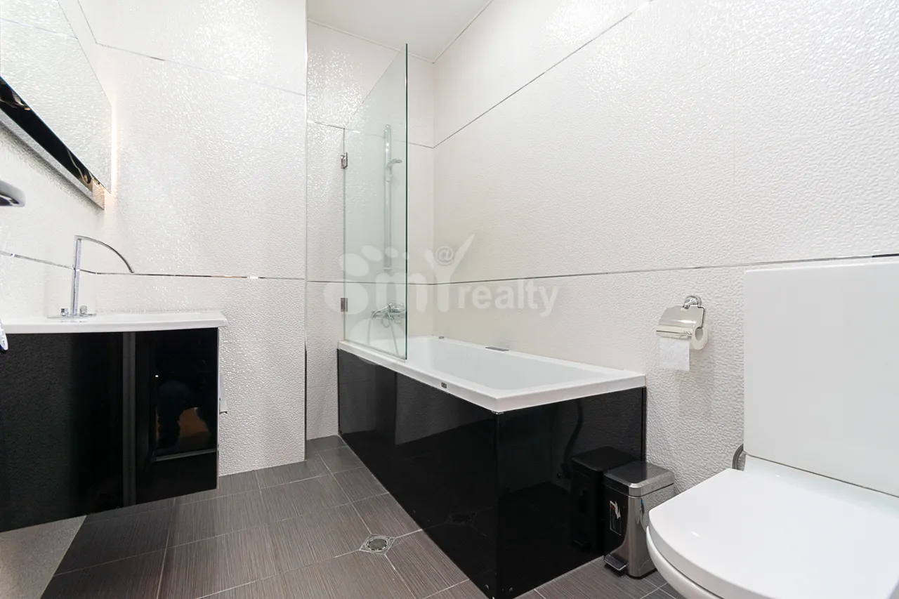 4 bedroom apartment for rent Aram St, Center Yerevan, 159129
