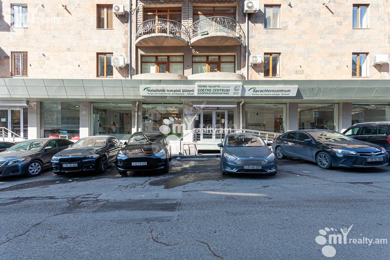 Снять коммерческoе помещение Мгер Мкртчян ул, Центр Ереван, 156329