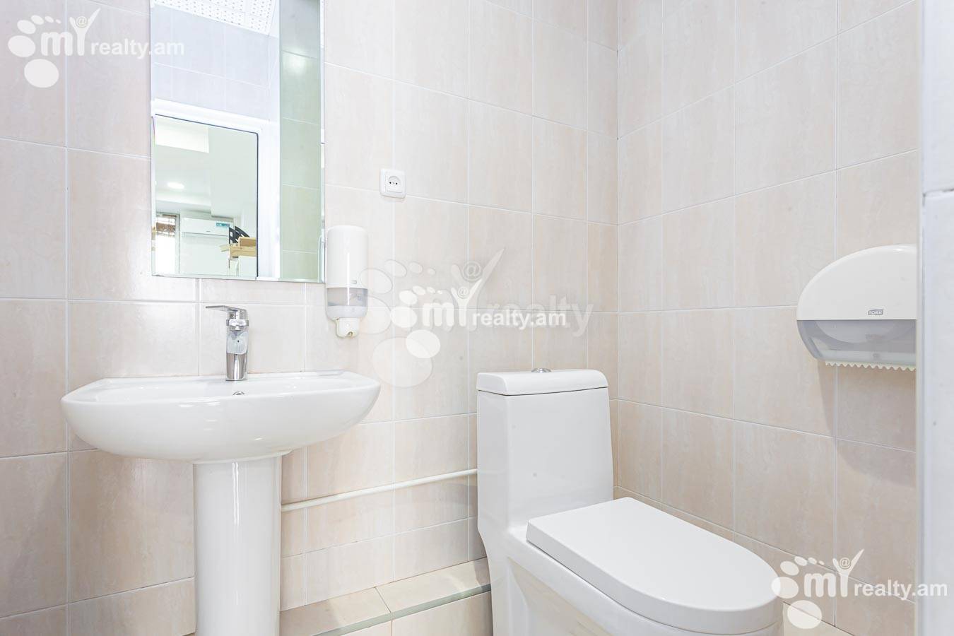 Снять коммерческoе помещение Мгер Мкртчян ул, Центр Ереван, 156329