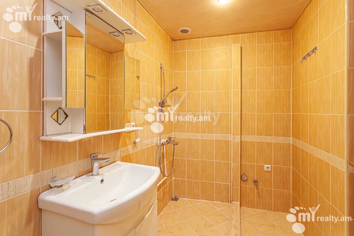 Купить 2 комнатную квартиру Сарян ул, Центр Ереван, 148659