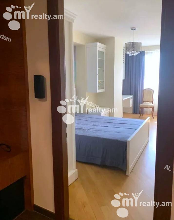 Купить 5 комнатную квартиру Чаренц ул, Центр Ереван, 142569