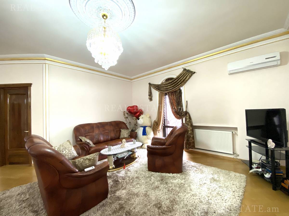 Купить дом Таиров ул., Центр Ереван, 118399