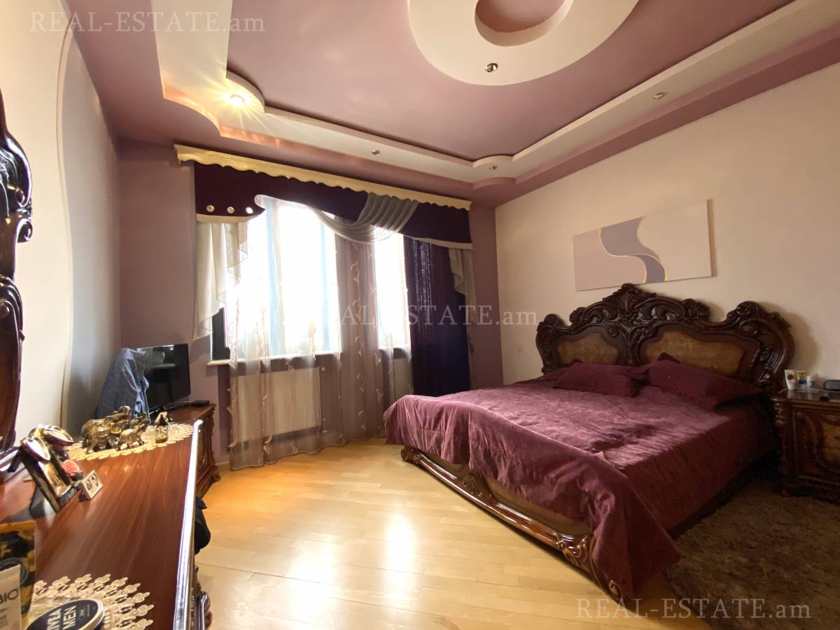 Купить дом Таиров ул., Центр Ереван, 118399