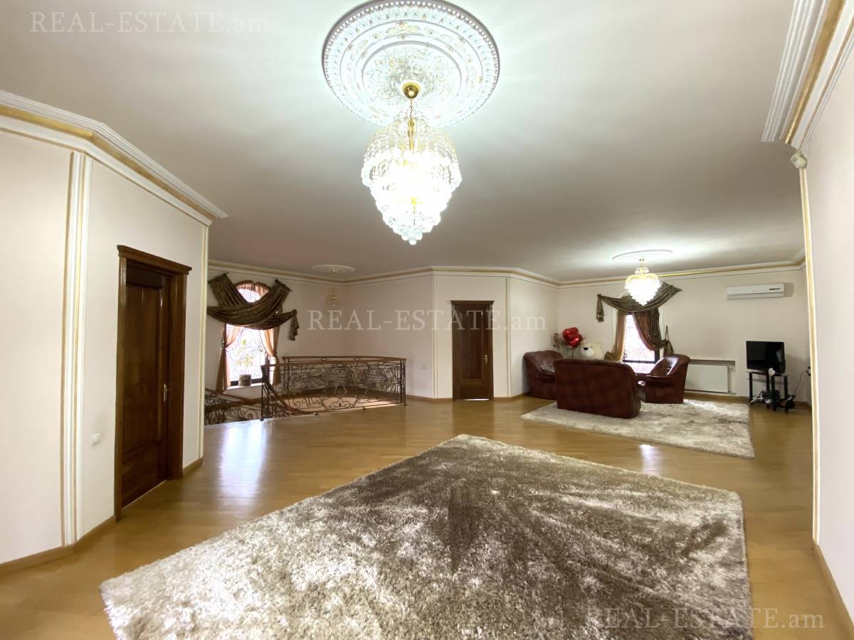 Купить дом Таиров ул., Центр Ереван, 118399