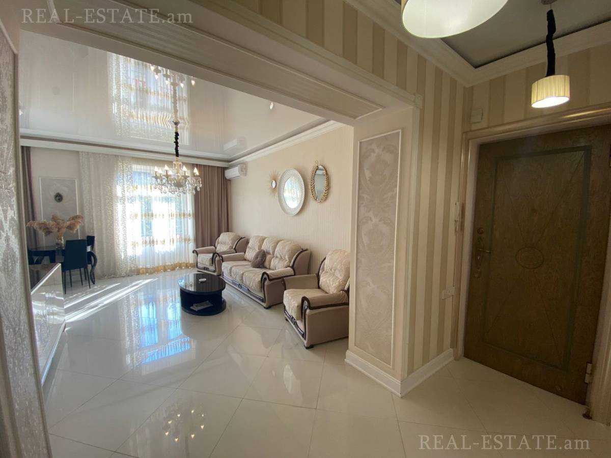 3 bedroom apartment for sale rue d'Abovyan, Center Yerevan, 140104