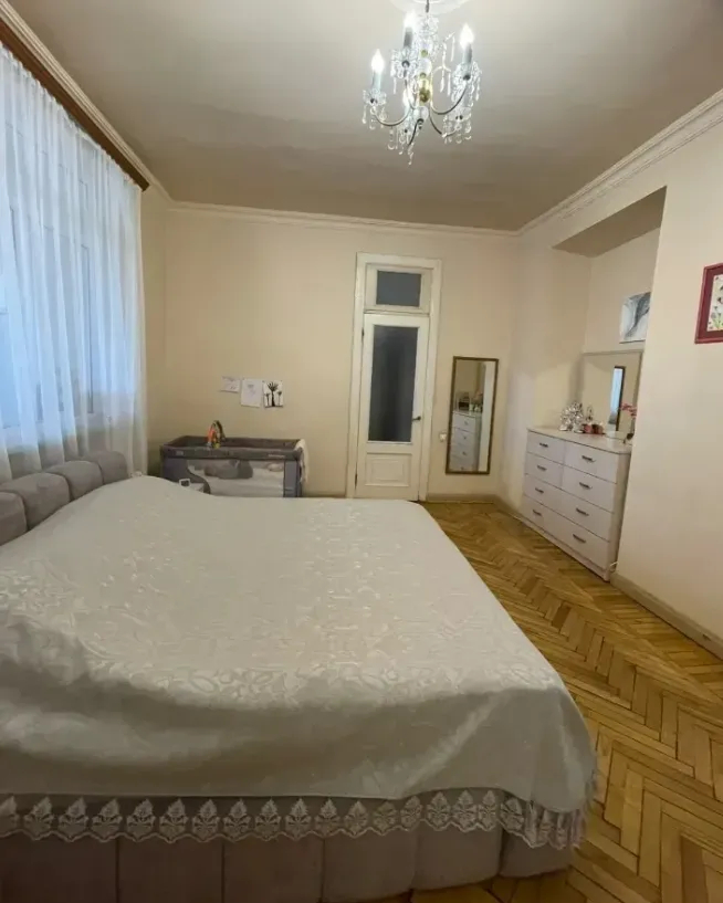 4 սենյականոց բնակարան  Զաքյան փող, Կենտրոն Երևան, 162011