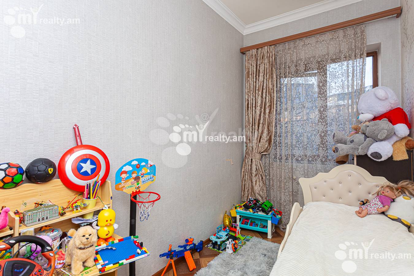 3 սենյականոց բնակարան  Մաշտոցի պող, Կենտրոն Երևան, 145510