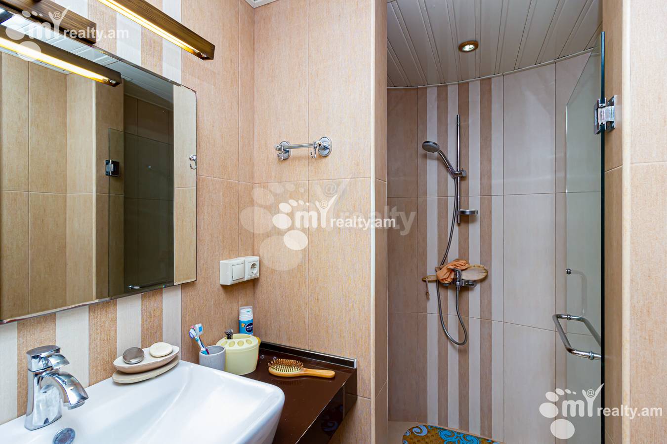 6 սենյականոց բնակարան  Ծարավ Աղբյուրի փող., Ավան Երևան, 152028