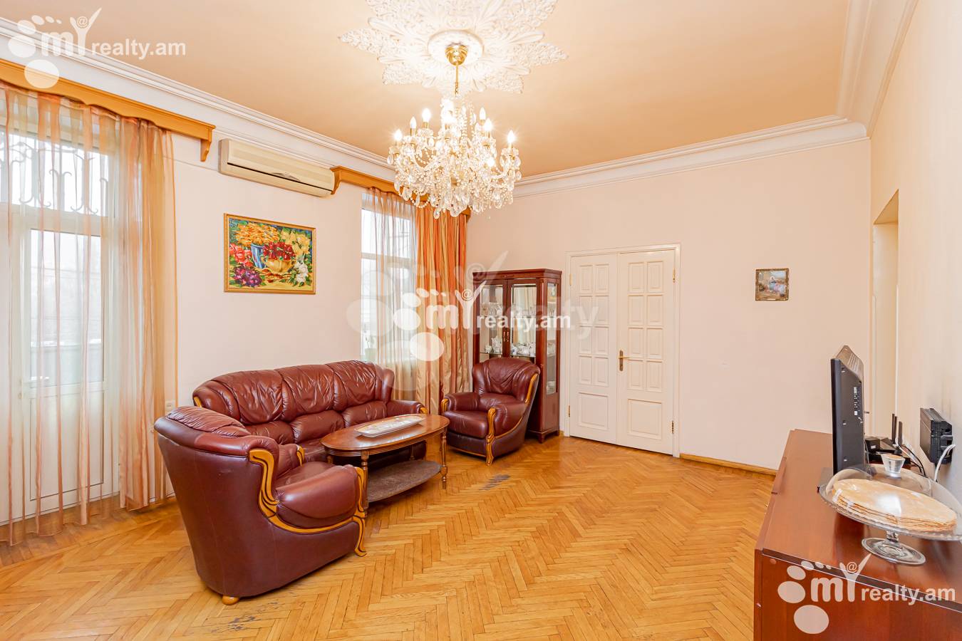 3 bedroom apartment for rent Khanjyan St, Center Yerevan, 148957