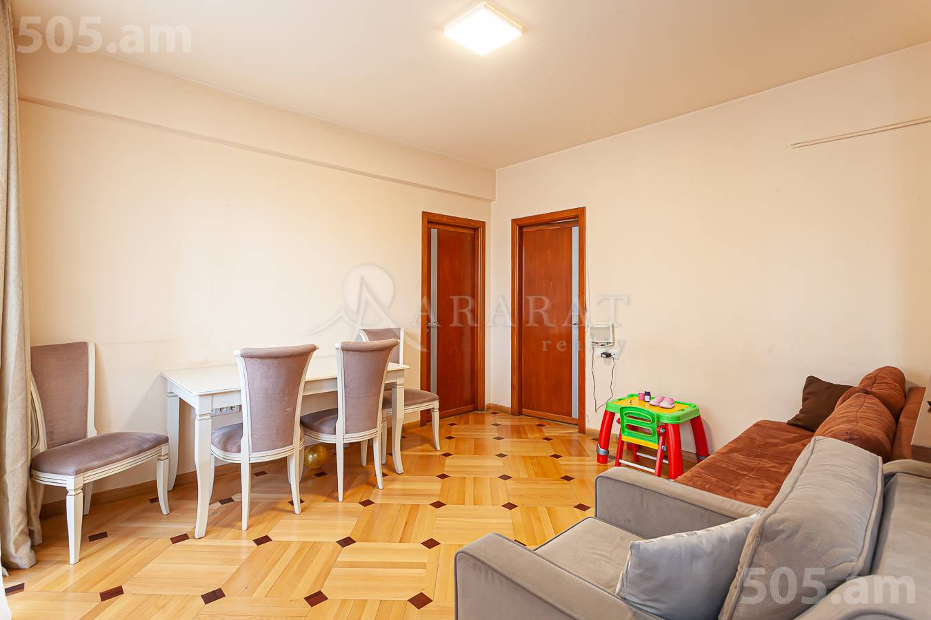 3 սենյականոց բնակարան  Պուշկինի փող, Կենտրոն Երևան, 147415