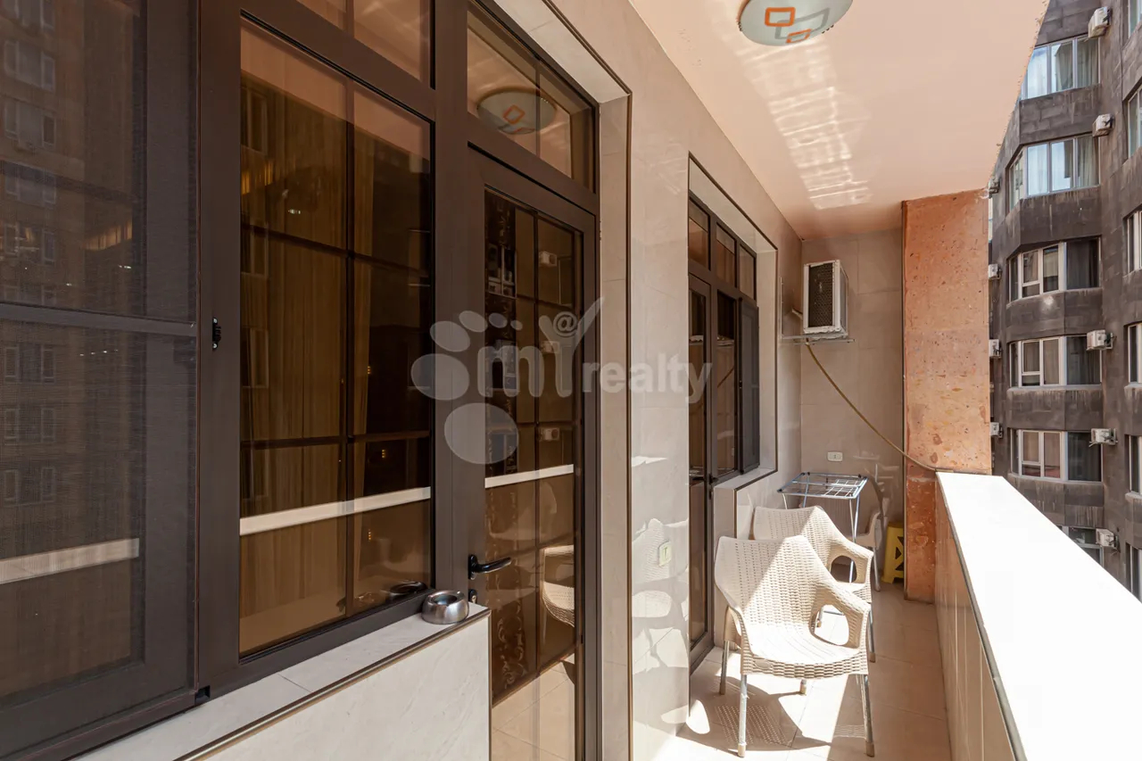 3 bedroom apartment for rent Abovyan St, Center Yerevan, 158979