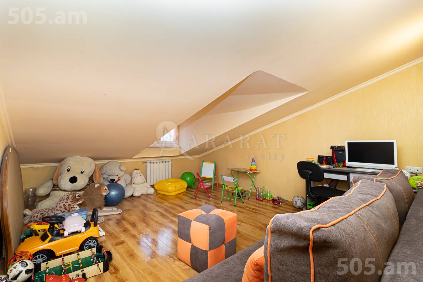 Купить 5 комнатную квартиру Г.Кочар ул, Арабкир Ереван, 154322