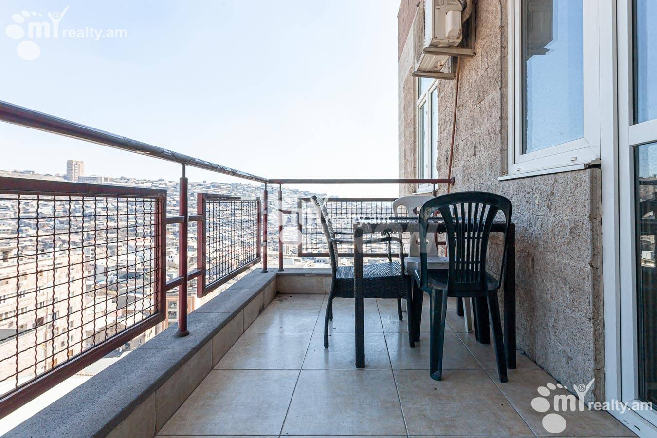 3 սենյականոց բնակարան  Ռոստոմի փող, Կենտրոն Երևան, 154973