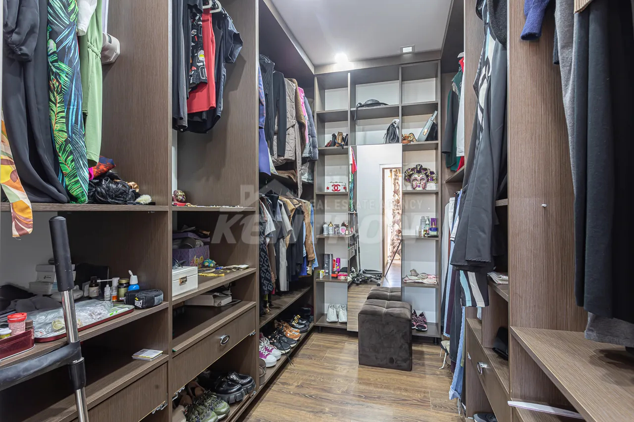 House for sale Lusinyants street, مرکز شهر ایروان, 157386