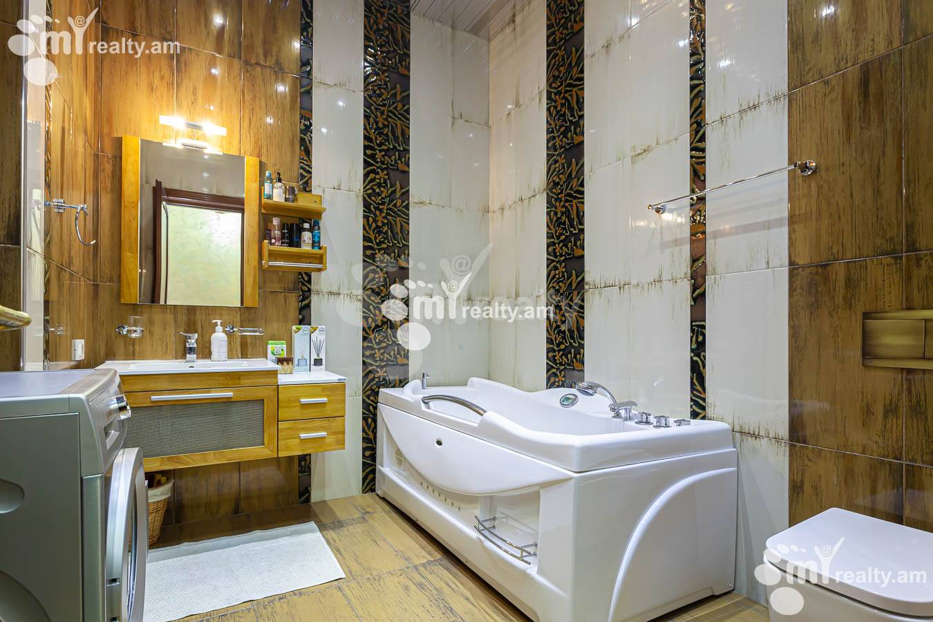 4 սենյականոց բնակարան վարձով Մաշտոցի պող, Կենտրոն Երևան, 153321