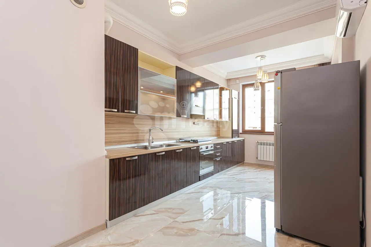 3 bedroom apartment for sale خیابان هامباردزومیان, عربگیر ایروان, 159978