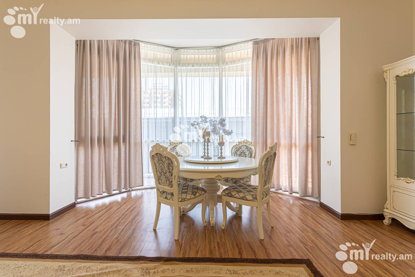 4 bedroom apartment for rent خیابان امیریان, مرکز شهر ایروان, 156946