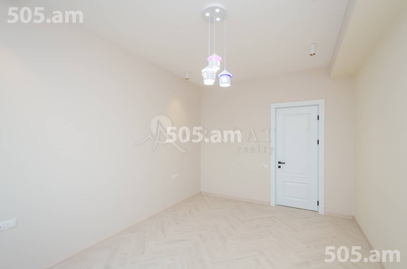 Купить 4 комнатную квартиру Аршакуняц пр, Центр Ереван, 153656