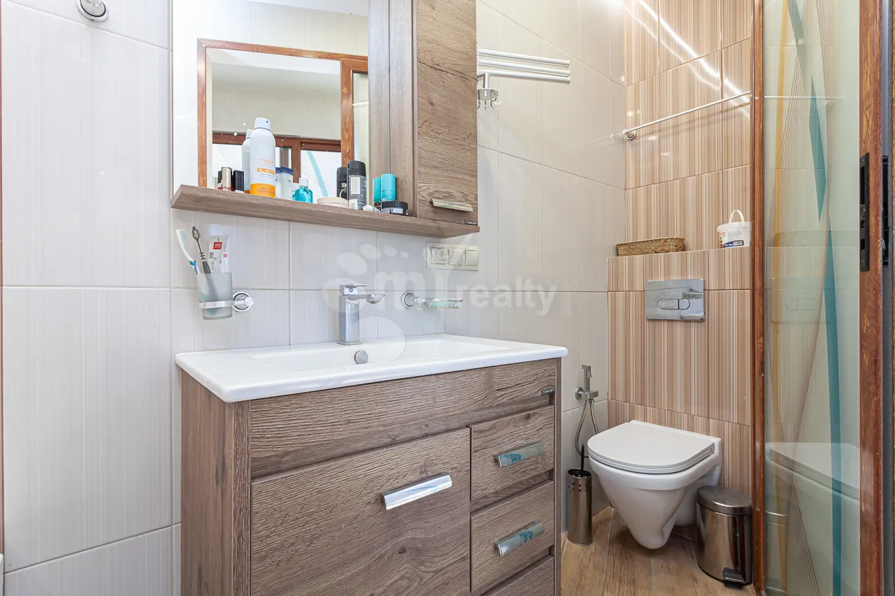 2 սենյականոց բնակարան  Խորենացու փող, Կենտրոն Երևան, 159945