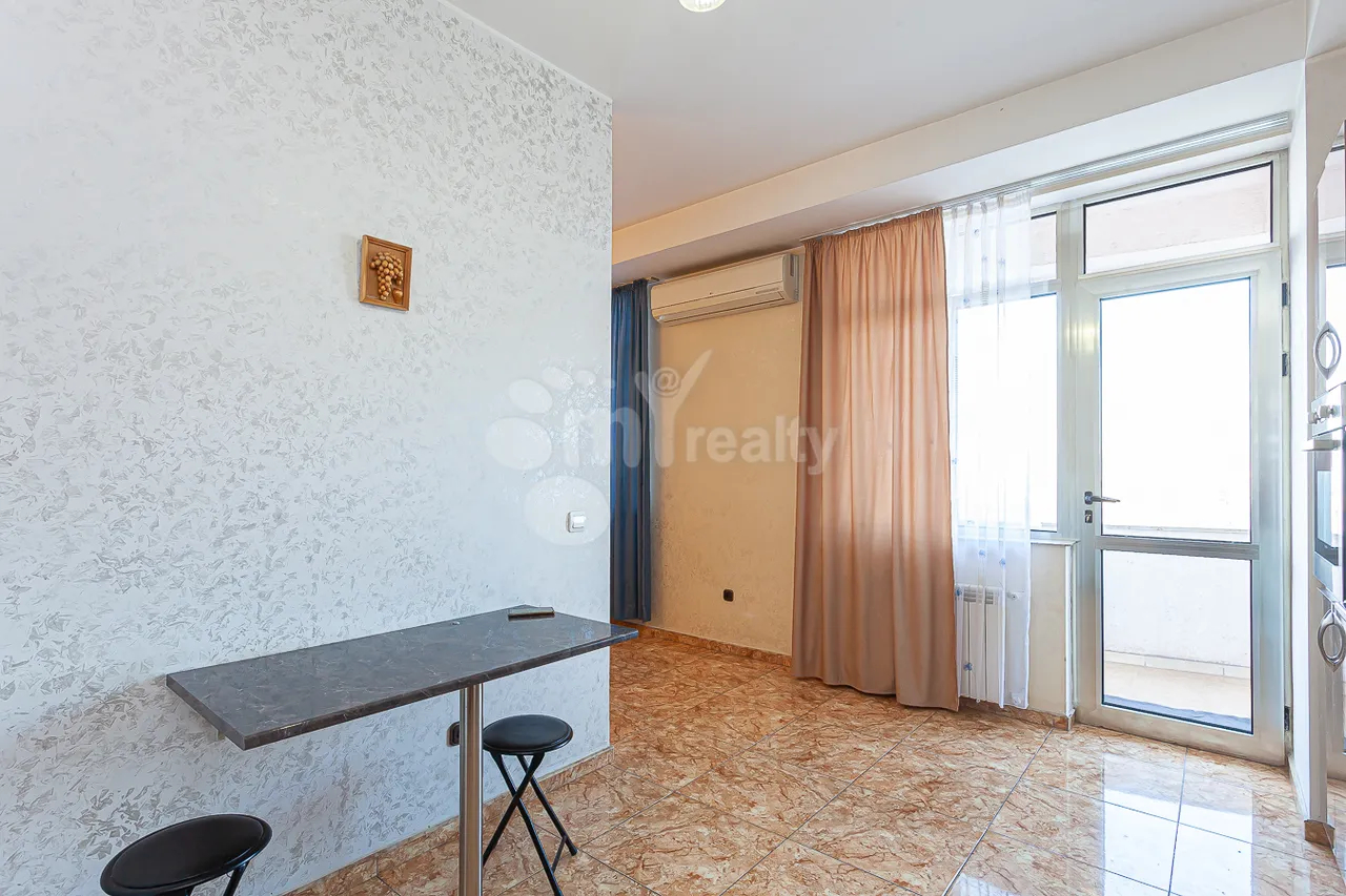 3 bedroom apartment for sale Tsitsernakaberd Highway, Center Yerevan, 158900