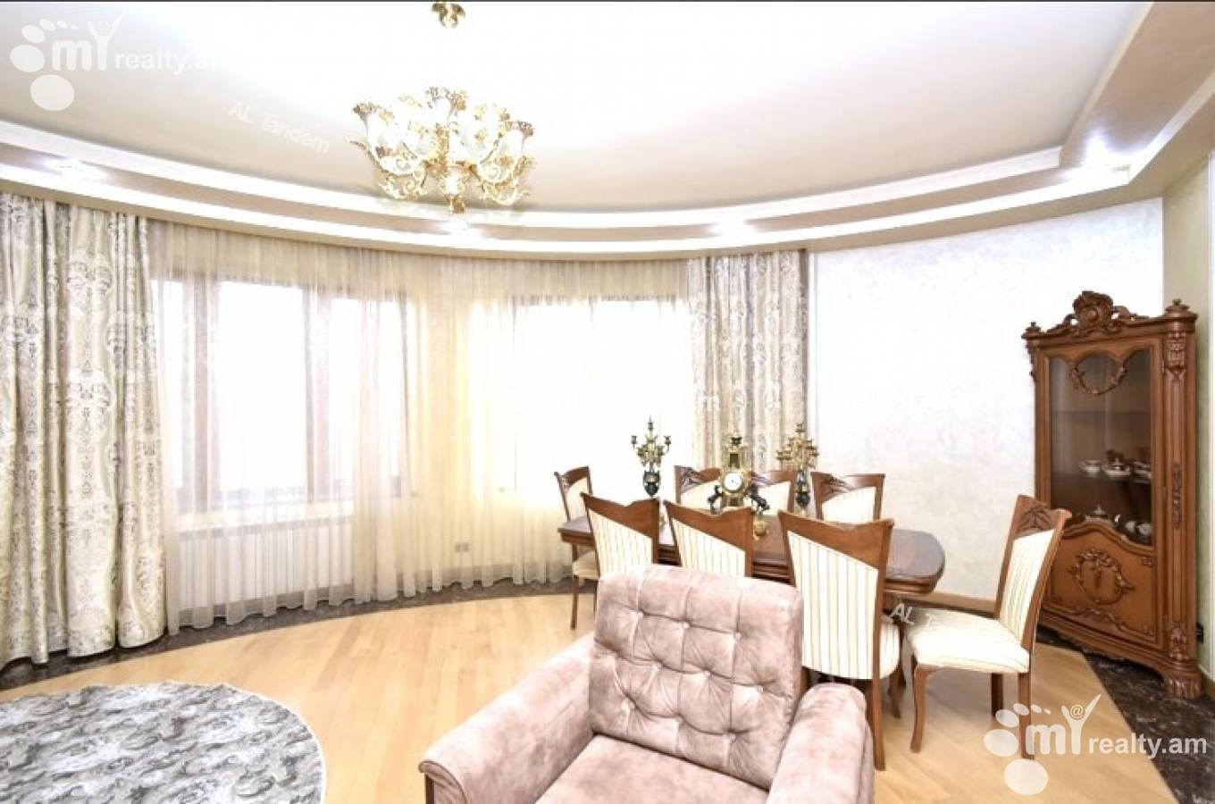 Снять 4 комнатную квартиру Арам ул, Центр Ереван, 142683