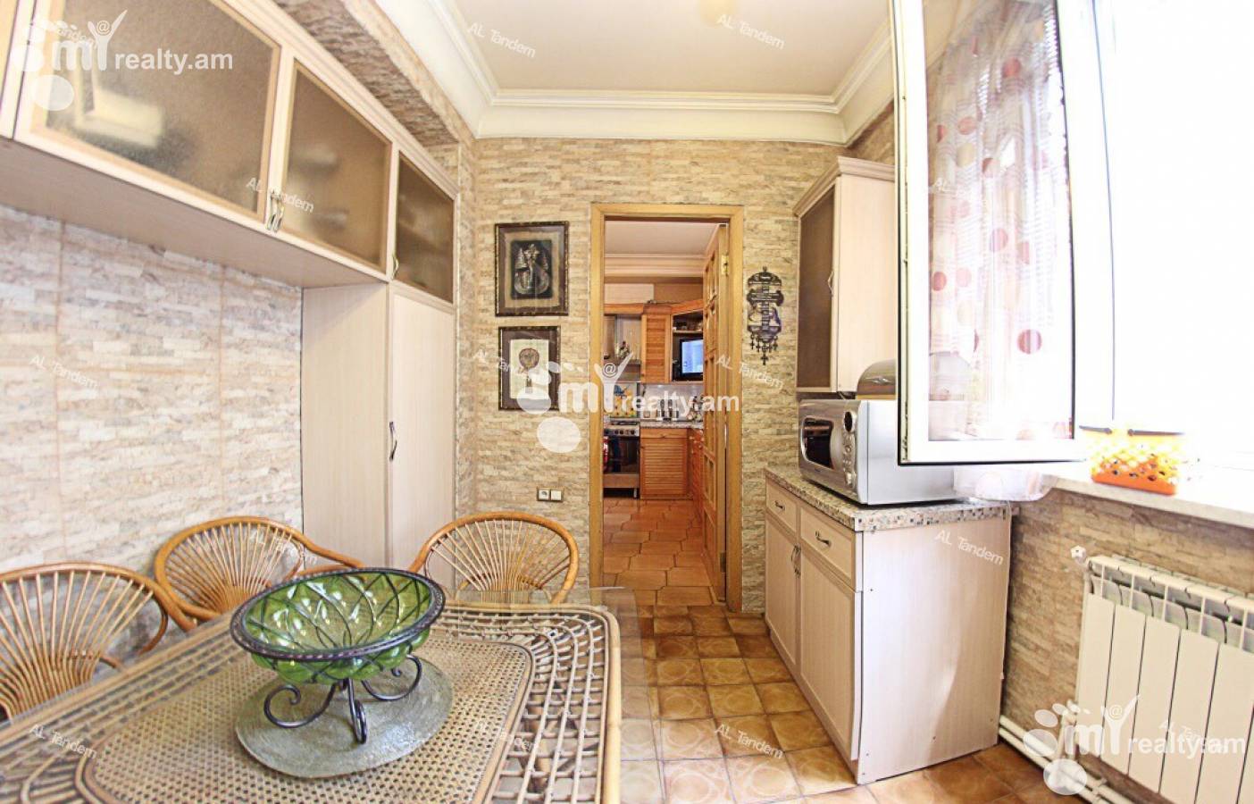 4 սենյականոց բնակարան  Սայաթ-Նովայի պող, Կենտրոն Երևան, 126447