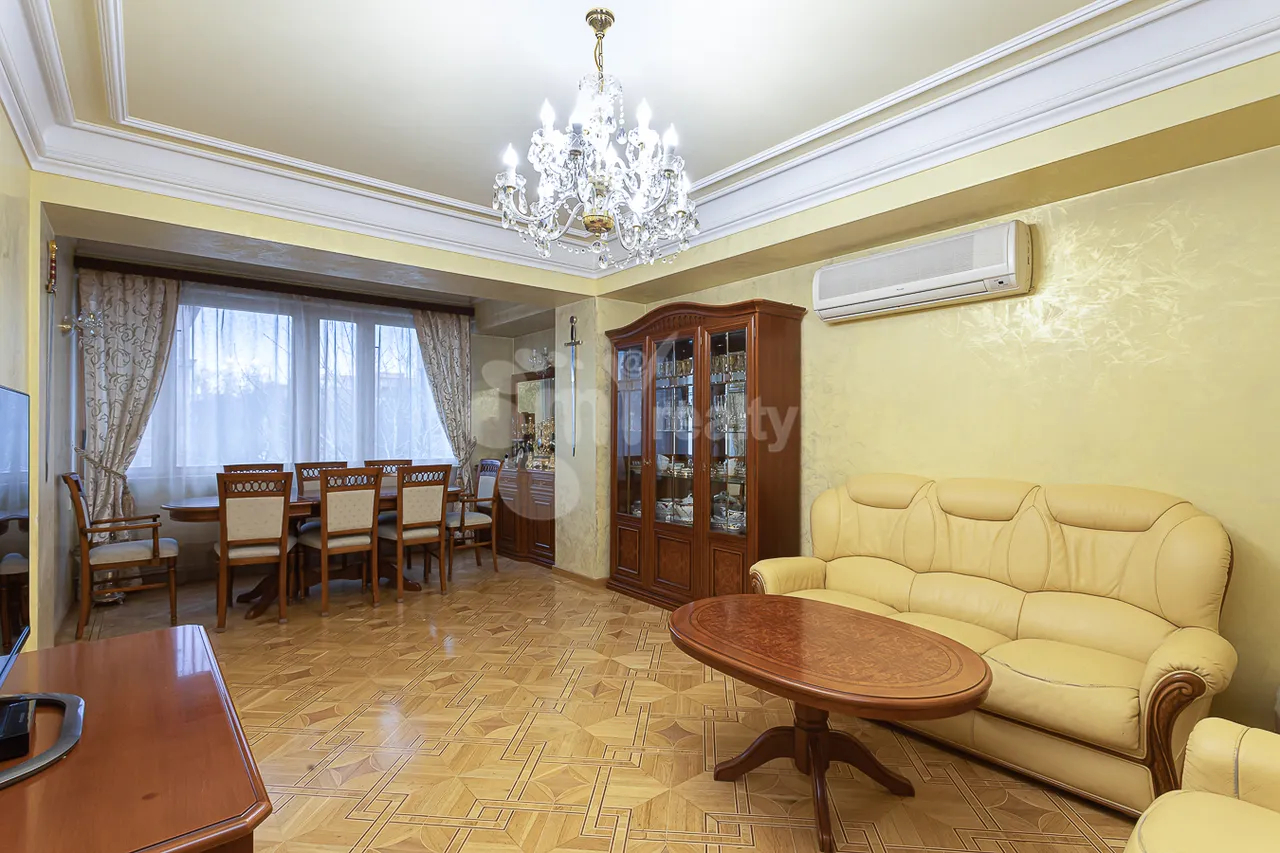 Купить 3 комнатную квартиру Анрапетутян ул, Центр Ереван, 159749