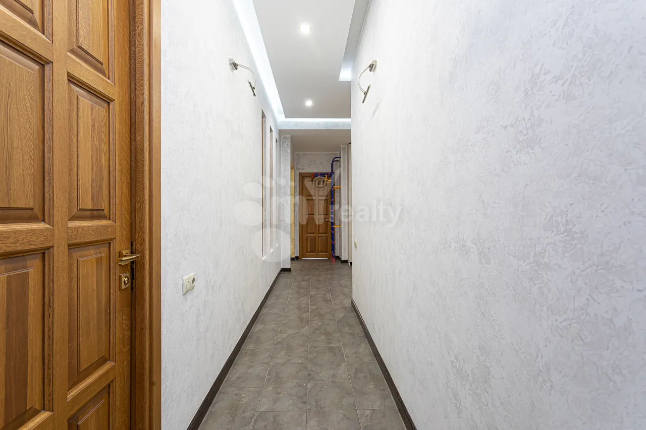 3 bedroom apartment for rent Aram St, Center Yerevan, 161208