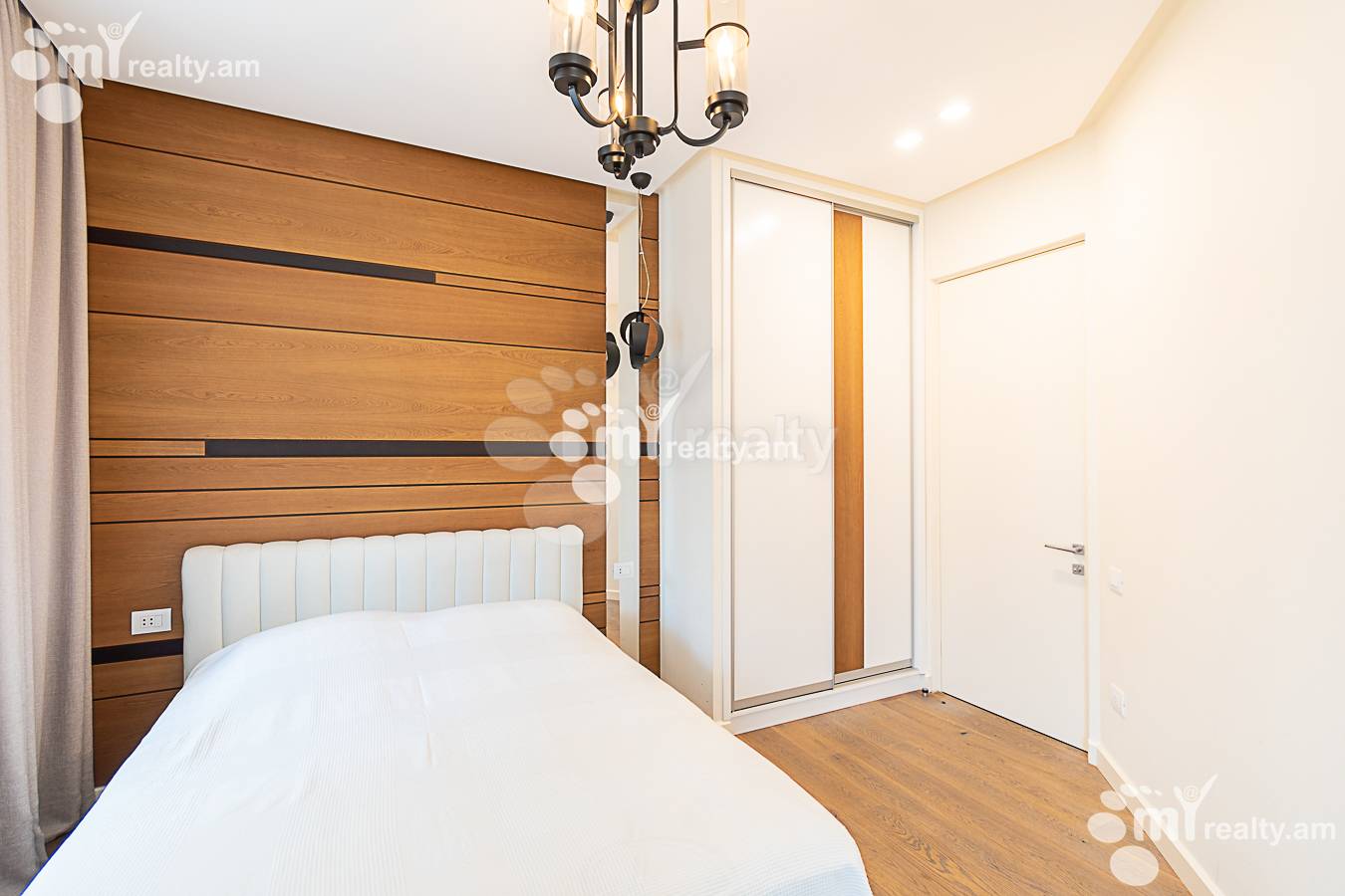 Купить 3 комнатную квартиру Бузанд ул, Центр Ереван, 139985