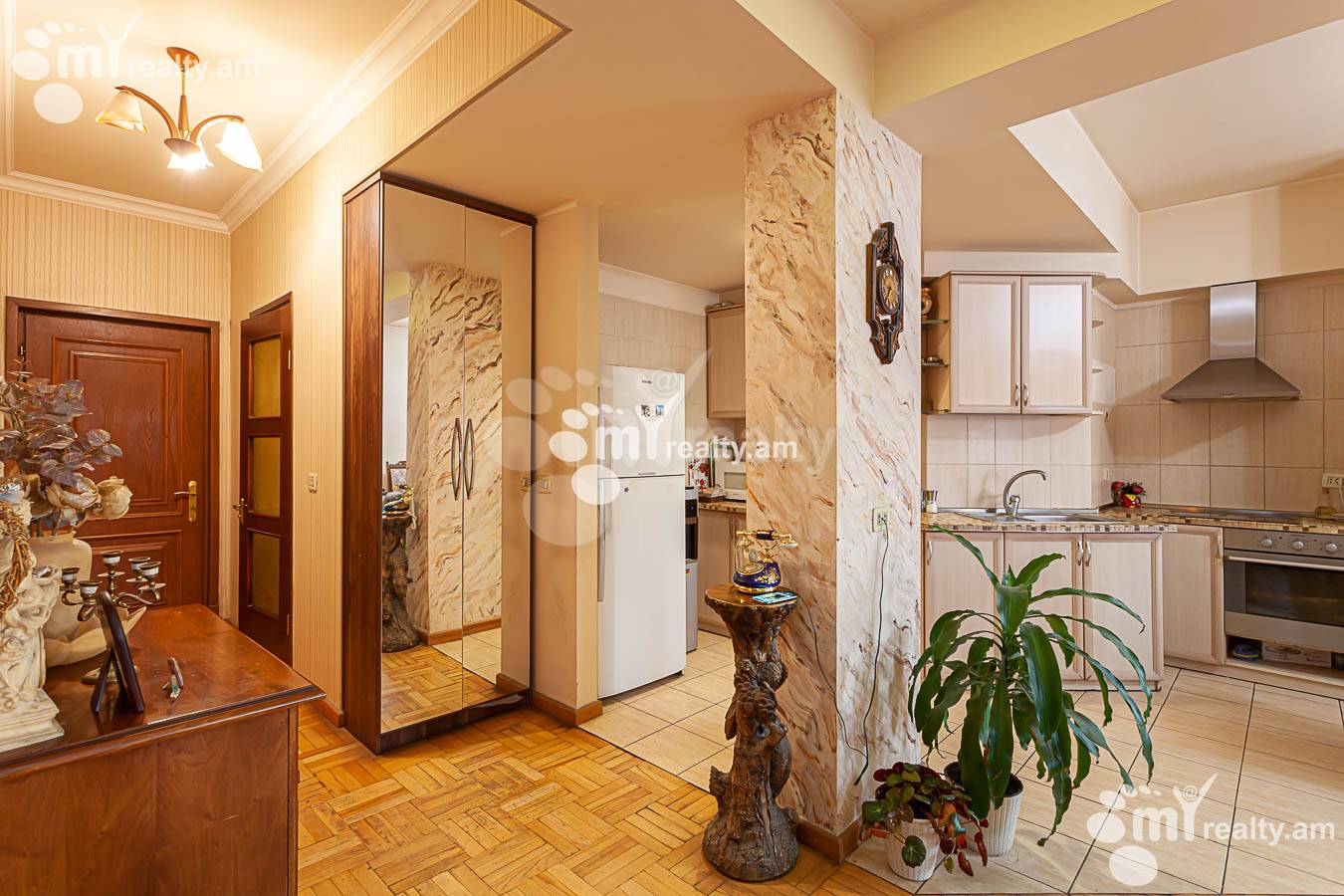 Купить 3 комнатную квартиру Кохбаци ул, Центр Ереван, 154527