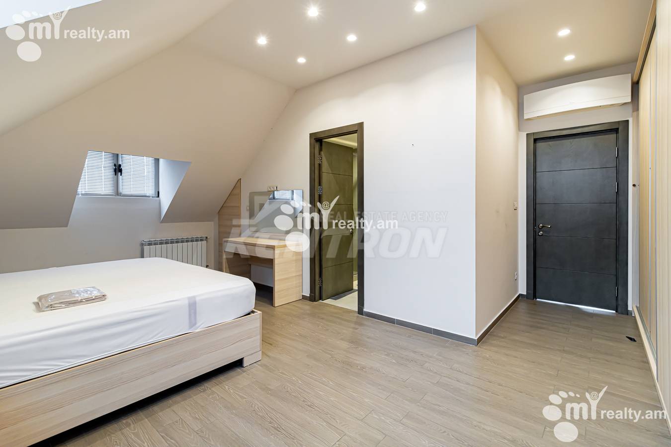 Купить 3 комнатную квартиру Антараин ул, Центр Ереван, 154426