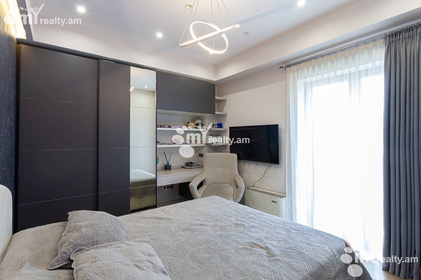 3 սենյականոց բնակարան  Լեոի փող, Կենտրոն Երևան, 152301