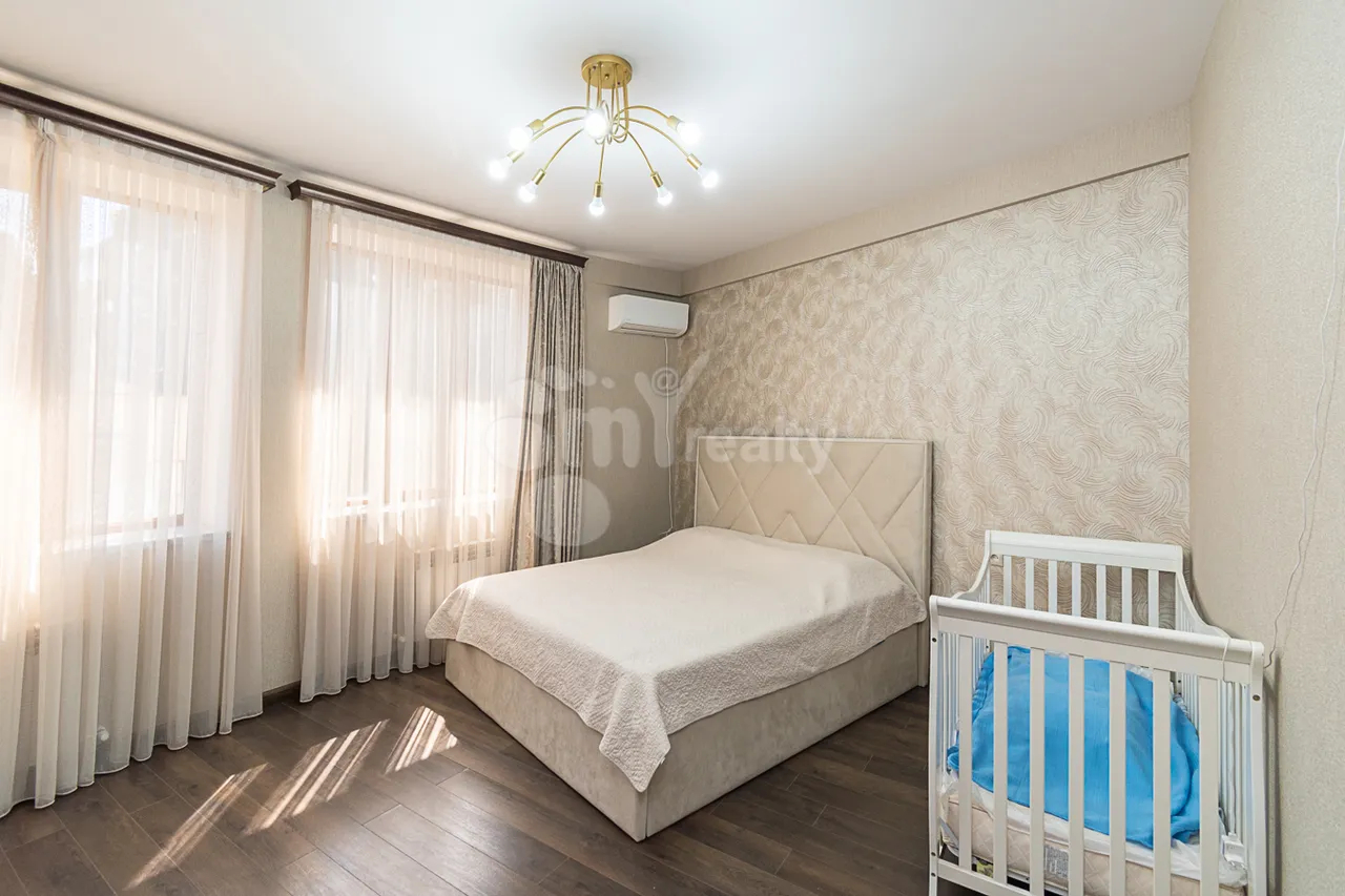 3 bedroom apartment for sale خیابان آنتارایین, مرکز شهر ایروان, 160385