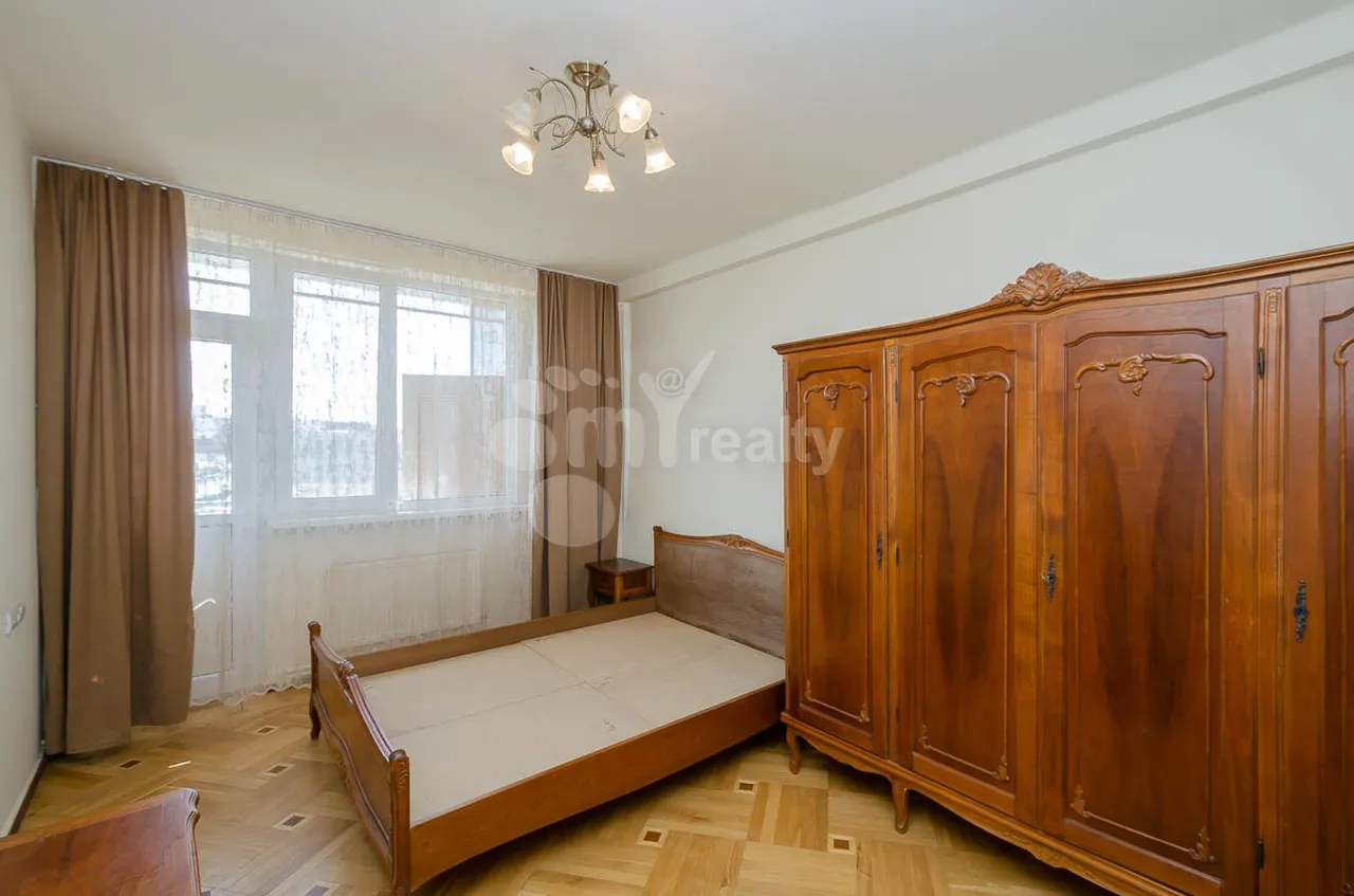 Купить 3 комнатную квартиру Кохбаци ул, Центр Ереван, 160971