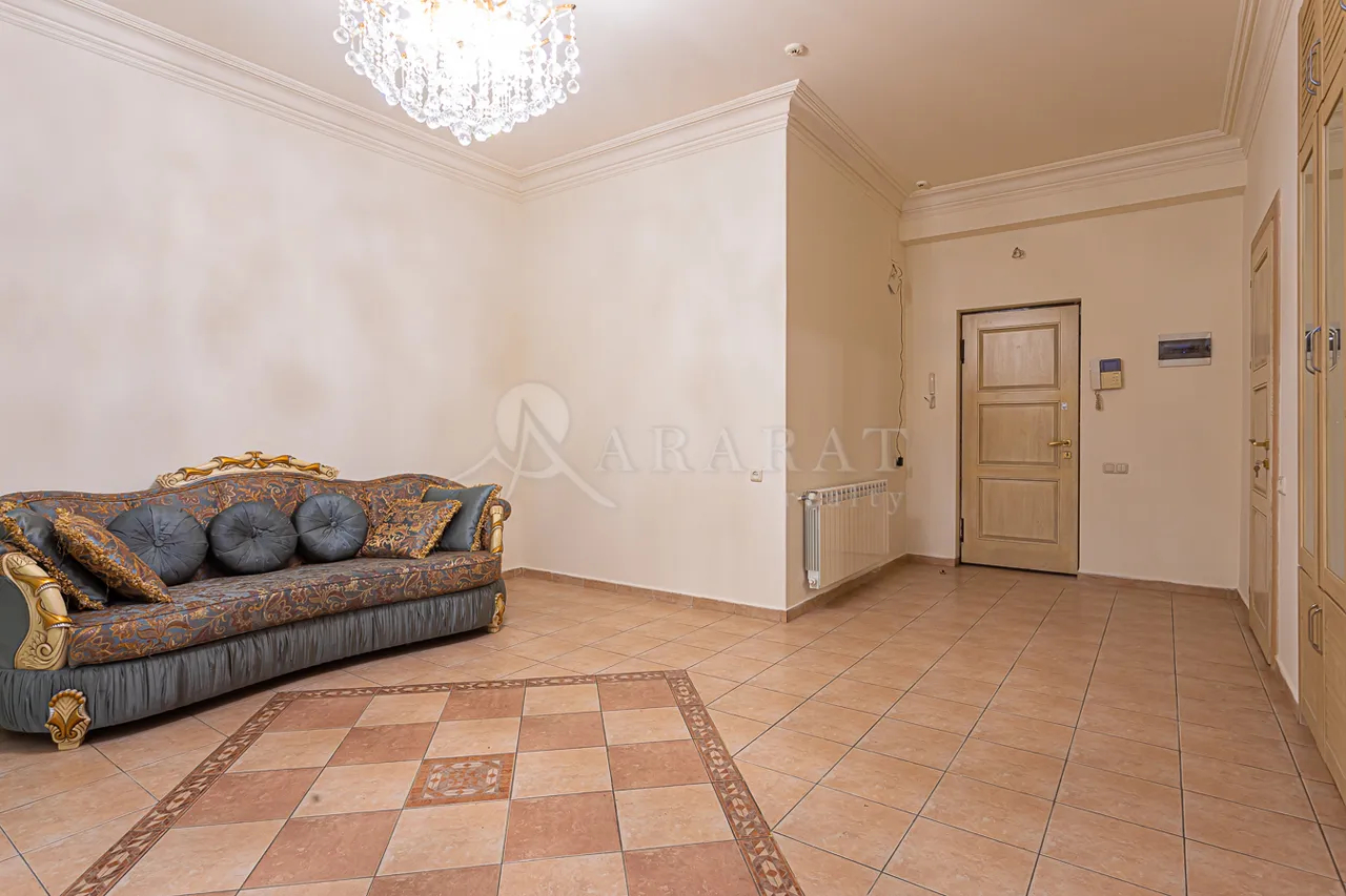 3 bedroom apartment for rent Amiryan St, Center Yerevan, 158204
