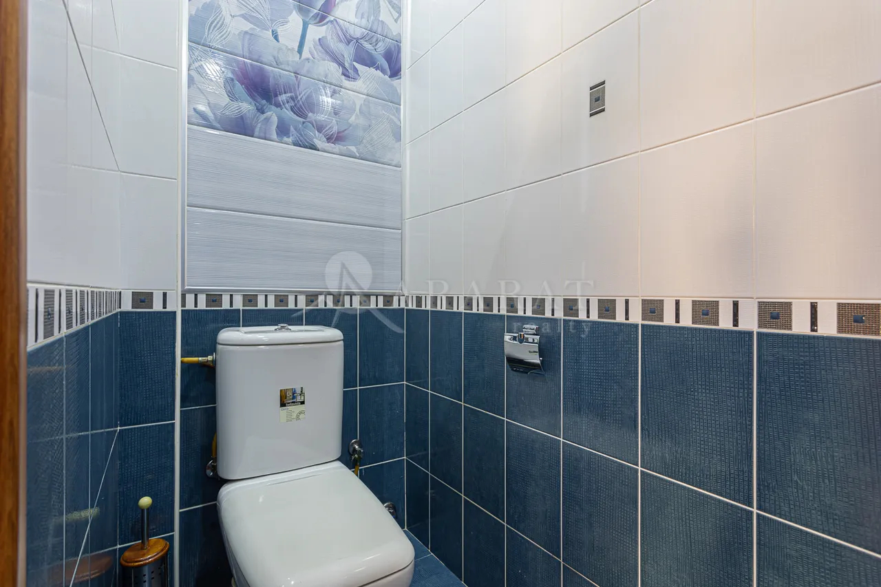 3 սենյականոց բնակարան  Աբովյան փող, Կենտրոն Երևան, 158368