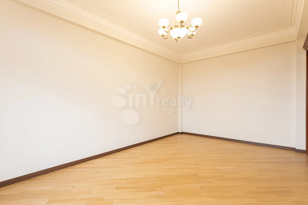 4 bedroom apartment for sale Vardanants St, Center Yerevan, 157558
