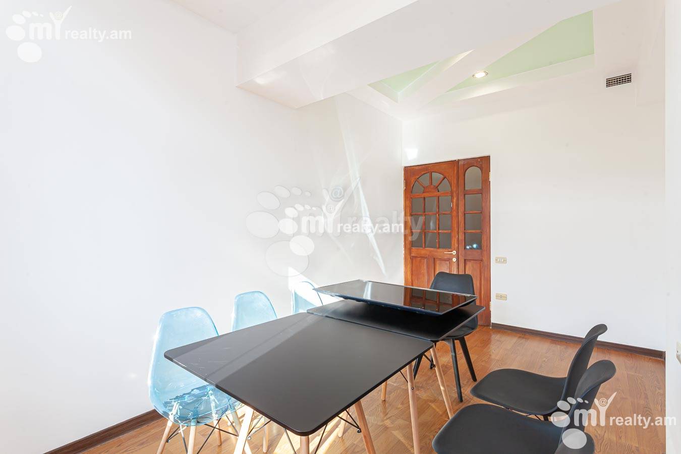 3 bedroom apartment for sale Abovyan St, Center Yerevan, 155180
