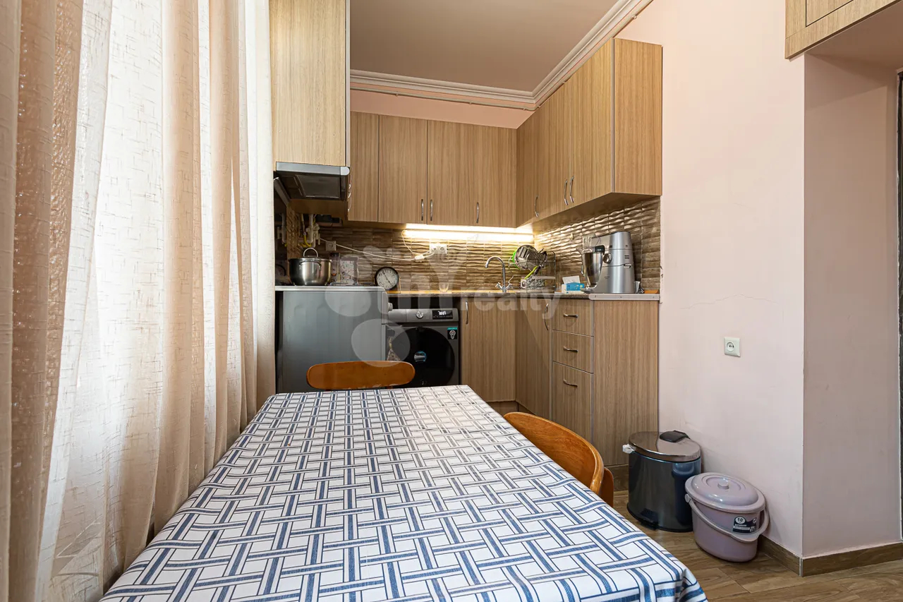 2 bedroom apartment for sale خیابان هانراپتوتیان, مرکز شهر ایروان, 159389